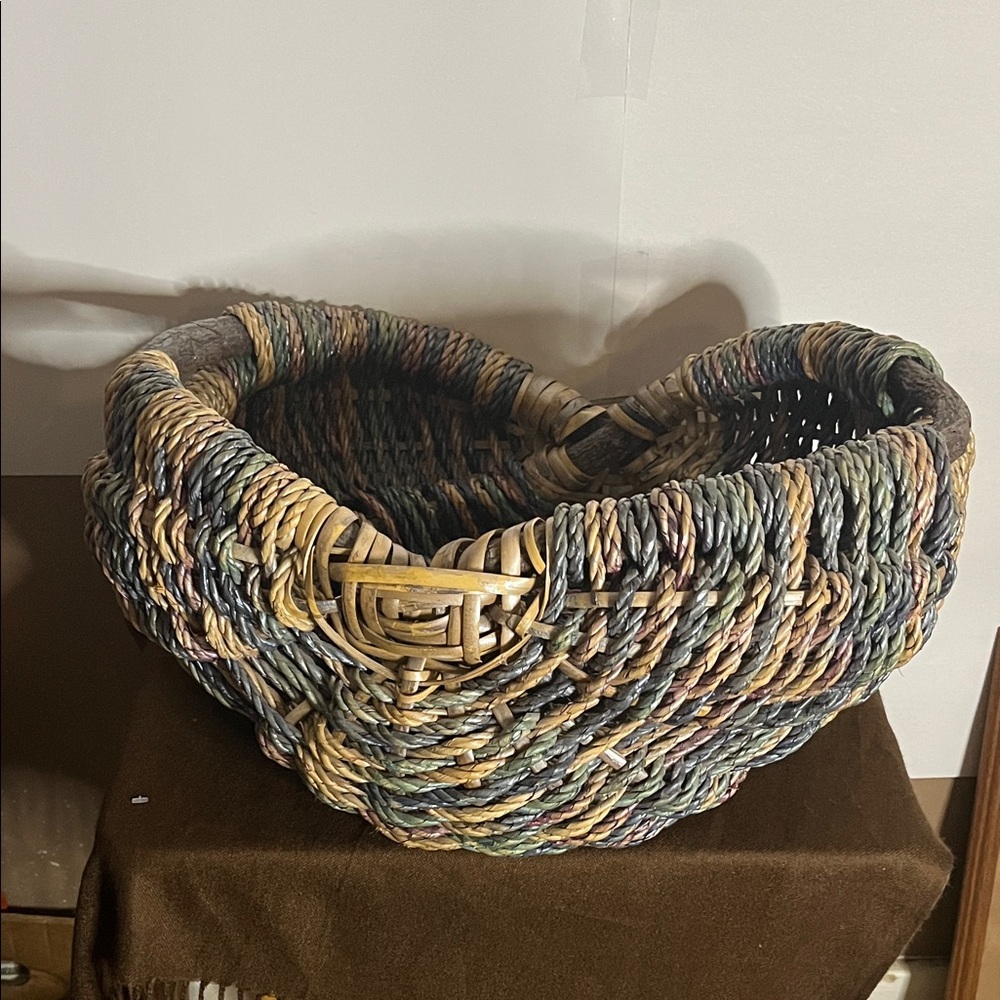 😄Vintage woven multicoloured basket hip buttocks large branch handles